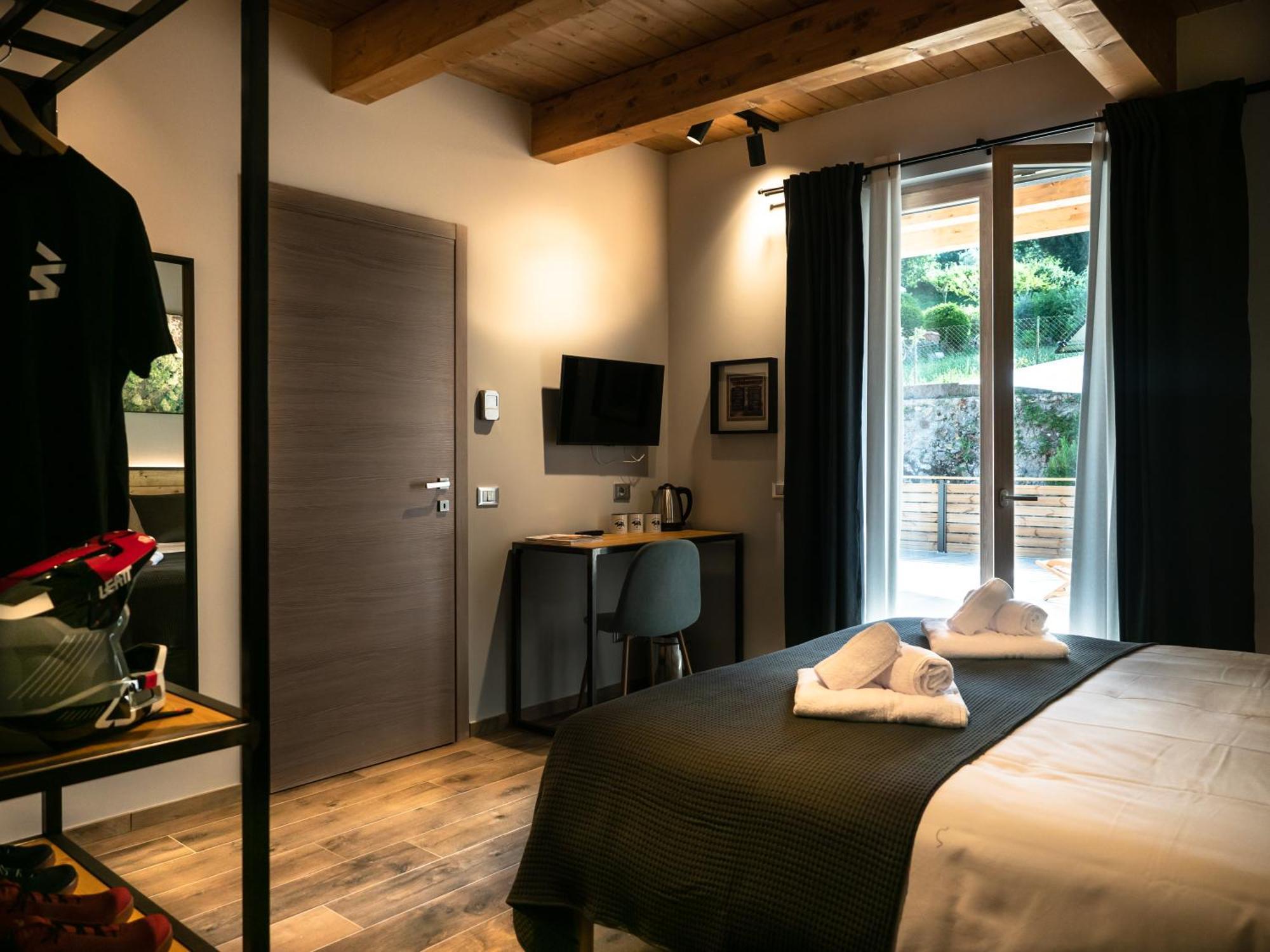 Sleep 'N' Ride Massa Marittima Exterior foto